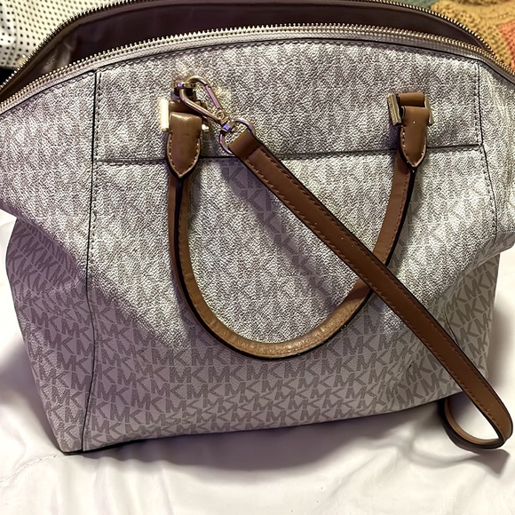 Michael Kors Riley purse - Picture 2 of 5